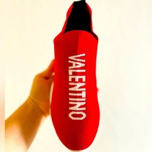 ❤️New authentic Valentino shoes. Super comfy and lightweight. 7.5 size.❤️